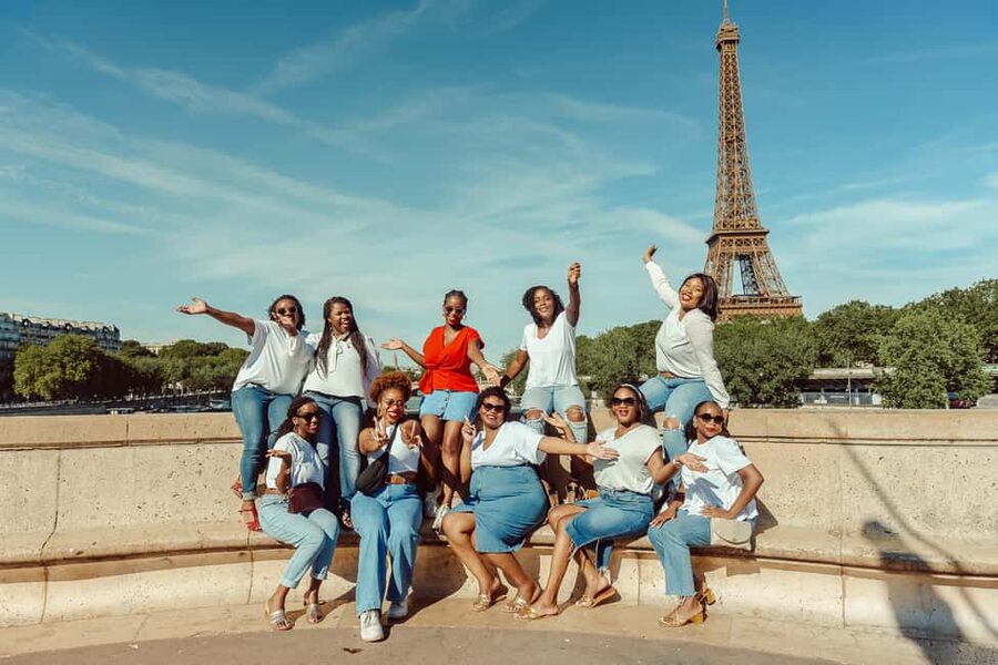 Paris: Eiffel Tower Street Photoshoot - Key highlights you’ll feel right away