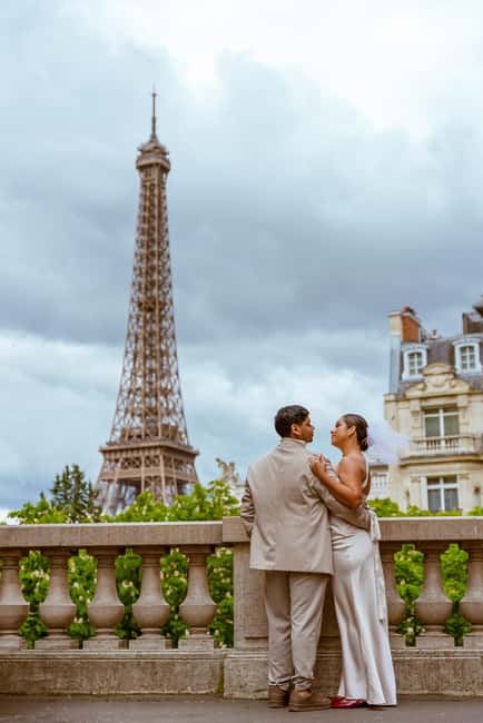 Paris: Eiffel Tower Street Photoshoot - The Chaillot viewpoint photo stop: 30 minutes to create variety