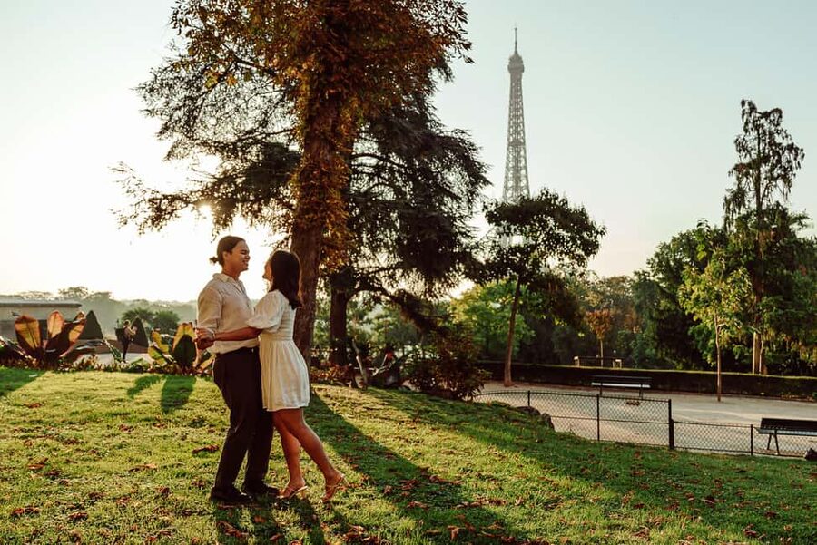Paris: Eiffel Tower Street Photoshoot - From Chaillot to the Louvre: a finish that fits a sightseeing day