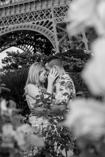 Paris: Eiffel Tower Street Photoshoot - What you get back: gallery choice within 24 hours and high-resolution edits
