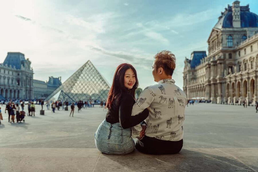 Paris: Eiffel Tower Street Photoshoot - Instagram reels, pets, and special moments you can plan (or improvise)