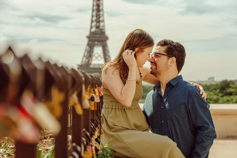 Paris: Eiffel Tower Street Photoshoot - Renato’s shoot style: candid energy plus posing tips that work