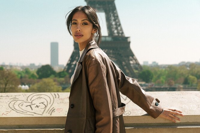 Paris: Eiffel Tower Vintage Photoshoot - Starting at Théâtre de Chaillot: your easy meeting point