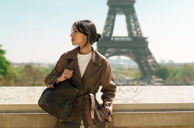 Paris: Eiffel Tower Vintage Photoshoot - Posing help that works for everyone (even if you hate posing)