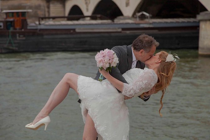 Paris Eiffel Tower Wedding Vows Renewal Ceremony with Photo Shoot - Meeting Points and How to Plan Your Arrival