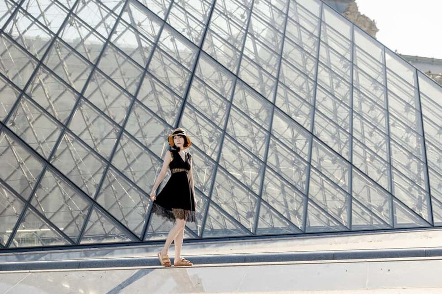 Paris: Louvre Photo Shoot - What You’ll Shoot: Couples, Families, and Solo Portraits
