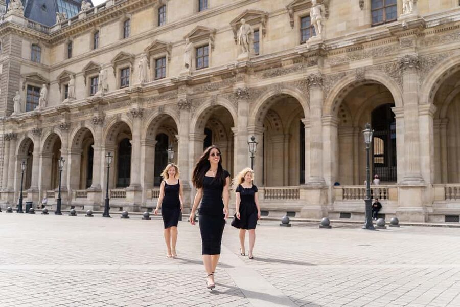 Paris: Louvre photoshoot or Seine bridges Eiffel Tower walk - Price and Value for a Small Private Group