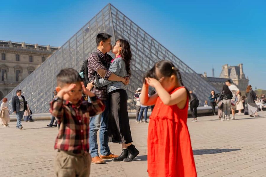 Paris: Louvre photoshoot or Seine bridges Eiffel Tower walk - Seine Bridges to Eiffel Tower: The River Walk Photo Upgrade