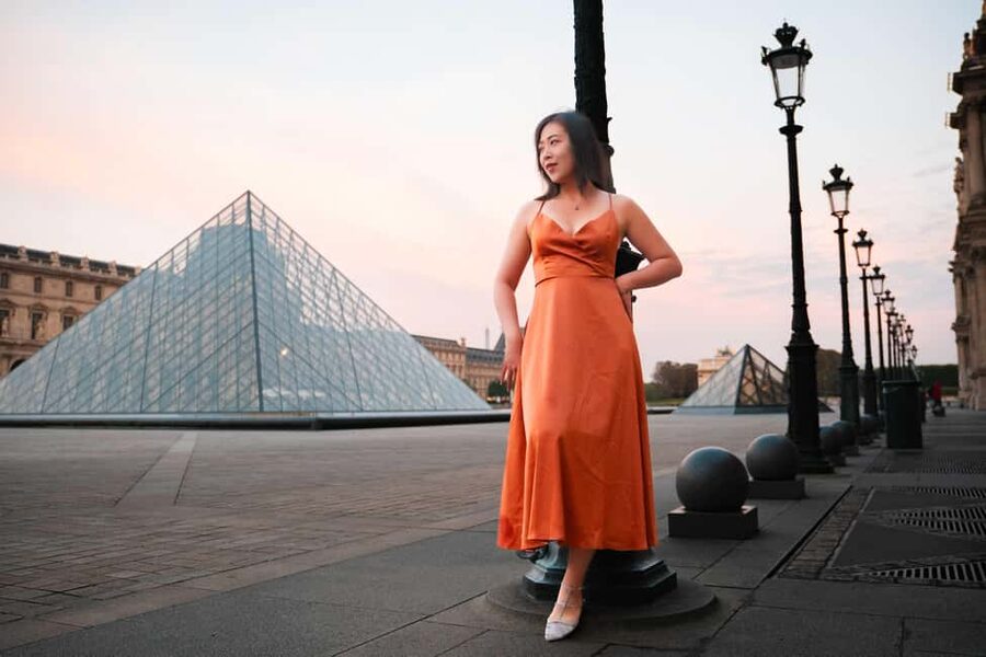 Paris: Luxury Photoshoot near the Eiffel Tower Photos in 24H - A 30-Minute Eiffel Tower Photoshoot That Actually Feels Relaxed