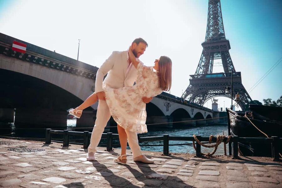 Paris: Luxury Photoshoot near the Eiffel Tower Photos in 24H - Getting variety fast: angles, backgrounds, and Eiffel Tower views