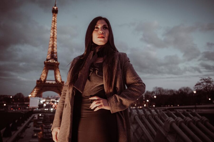 Paris: Luxury Photoshoot near the Eiffel Tower Photos in 24H - Your private online gallery: share with zero hassle