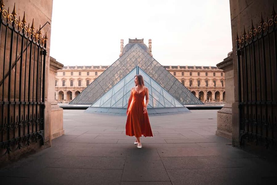 Paris: Luxury Photoshoot near the Eiffel Tower Photos in 24H - Price and value: what $53 covers (and when it’s worth it)