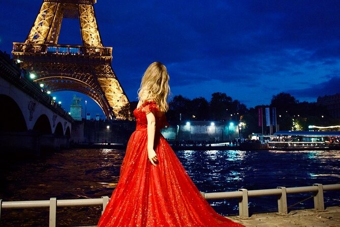 Paris Luxury Private Professional Photoshoot at the Eiffel Tower - Where you meet at the start of the Paris photo route