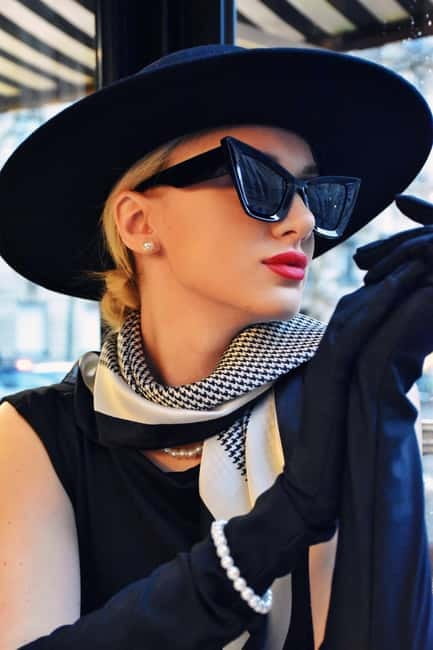 Paris: Old Money Photo Shoot with Outfits and Accessories - Old Money style in Paris: why this works (and who it’s for)