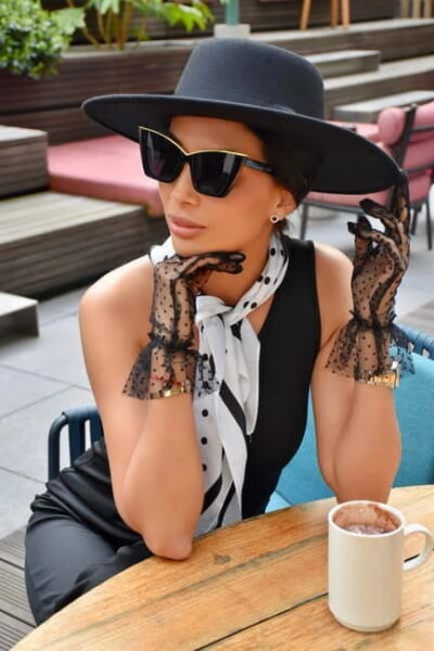 Paris: Old Money Photo Shoot with Outfits and Accessories - Café Kléber to your first shot: how the 1-hour flow feels