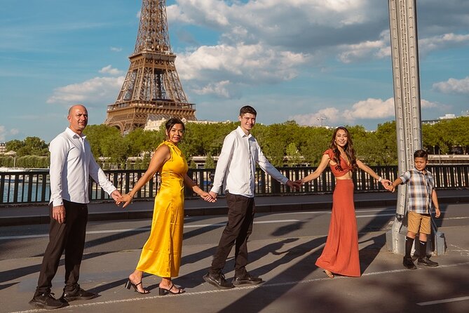 Paris One-Hour Private Photo Shoot - Picking your backdrop: Eiffel Tower, Montmartre, Louvre, or your own spot