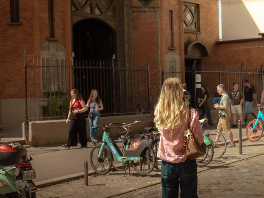 Paris: Photo shoot & cinematic mini-film in Montmartre - How the posing works: direction that keeps it natural