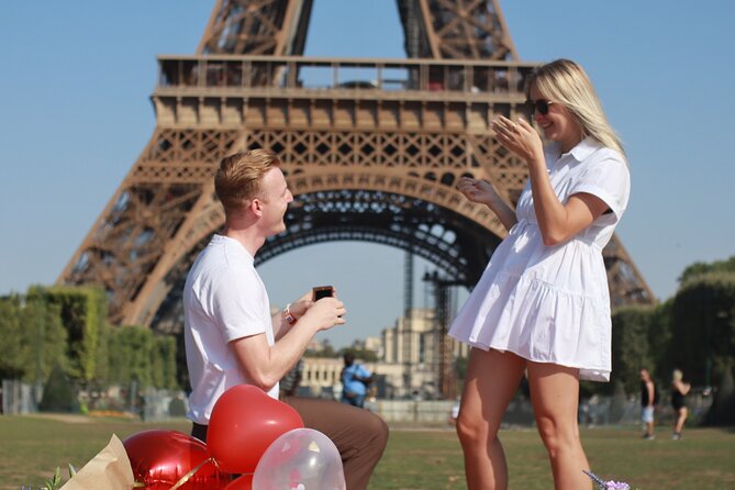 Paris Photo Shoot Session – Eiffel Tower Photographer - Pricing and Value: $118.81 per Group for Up to 6 People