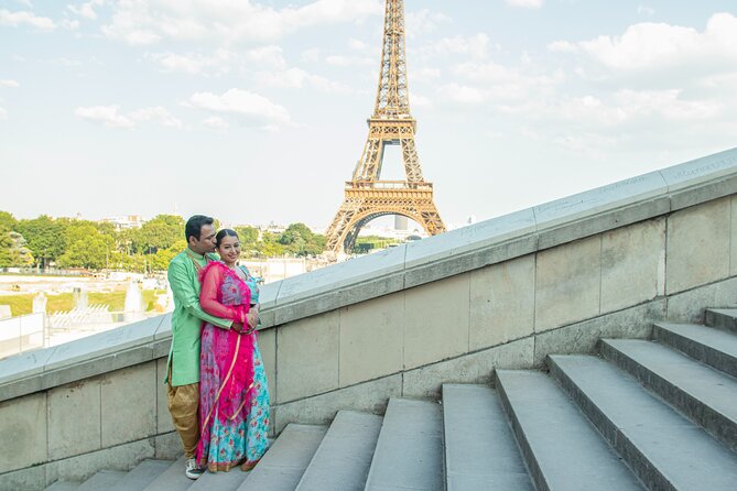 Paris Photo Shoot Session – Eiffel Tower Photographer - What Happens During the Shoot: Poses, Prompts, and Crowd-Friendly Angles
