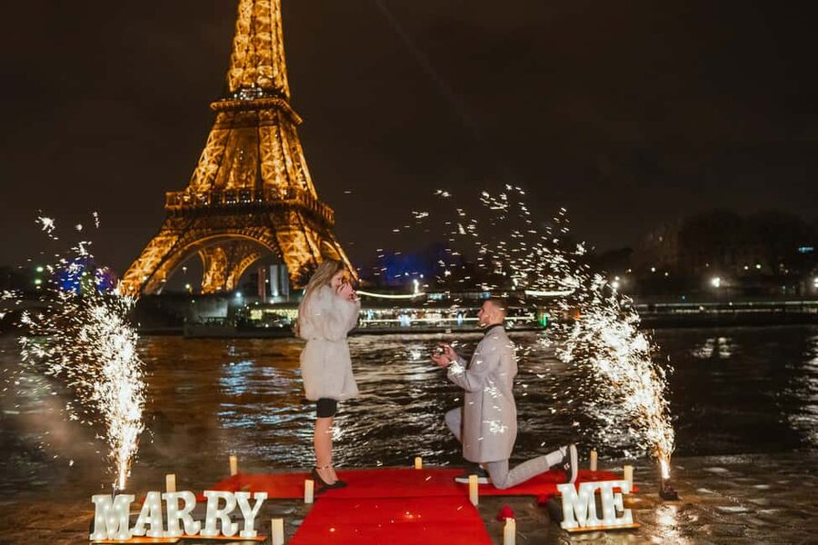 Paris photographer 1 hour near the Eiffel Tower or in Paris - Price and value: when $82 per person makes sense