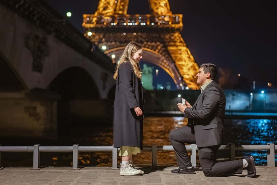 Paris photographer 1h near the Eiffel Tower or in Paris - Should You Book This Paris Photographer?