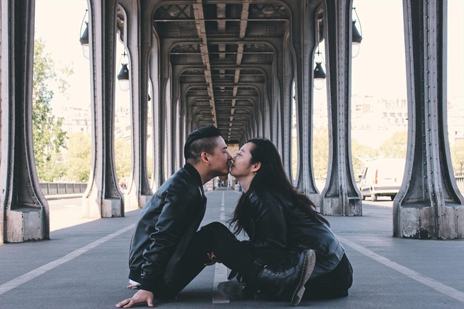 Paris Photographer: Exclusive Photoshoot with Private Car - Louvre Pyramid and Pont des Arts: modern vs. classic framing