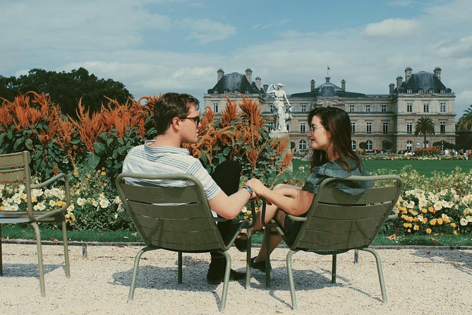 Paris Photographer: Exclusive Photoshoot with Private Car - Price and value for a group of up to 5