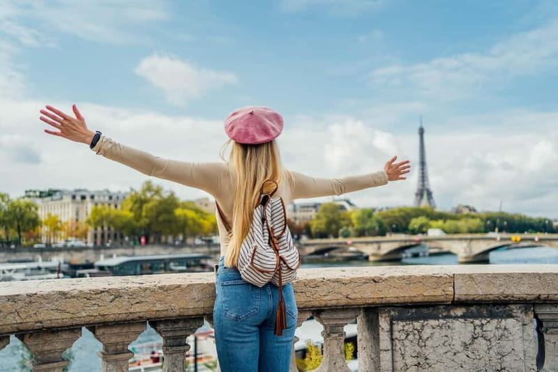 Paris: Photoshoot at The Big Three - Eiffel Tower Time: Professional Posing at a World-Famous Standstill