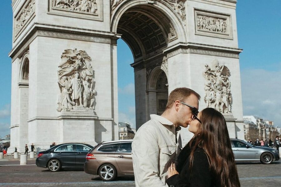 Paris: Photoshoot at the Eiffel Tower / Arc de Triomphe - Price vs. Value: What $68 Buys You in Paris