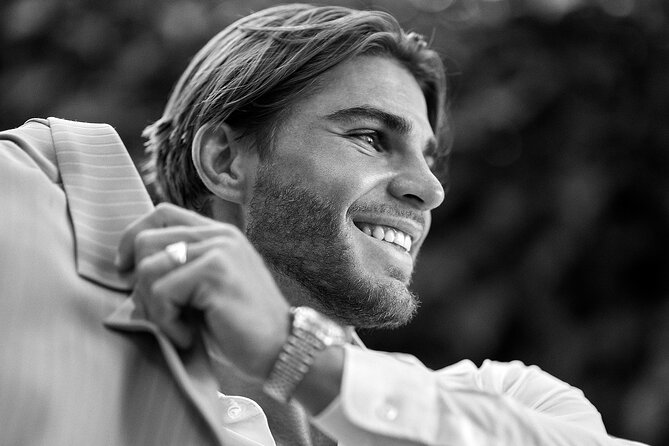 Paris Photoshoot VIP service - How the Photographer Helps You Look Natural (Not Like a Statue)