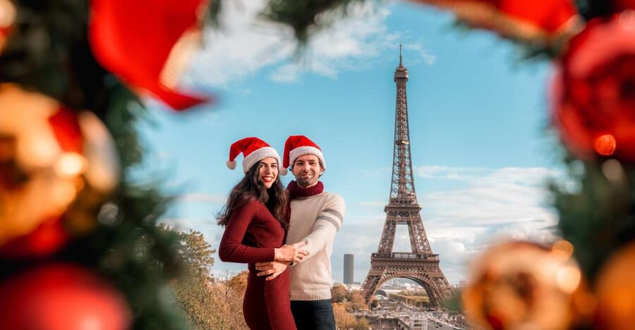 Paris: Private Christmas Photoshoot with Props - Why This Christmas Shoot Works So Well in Paris