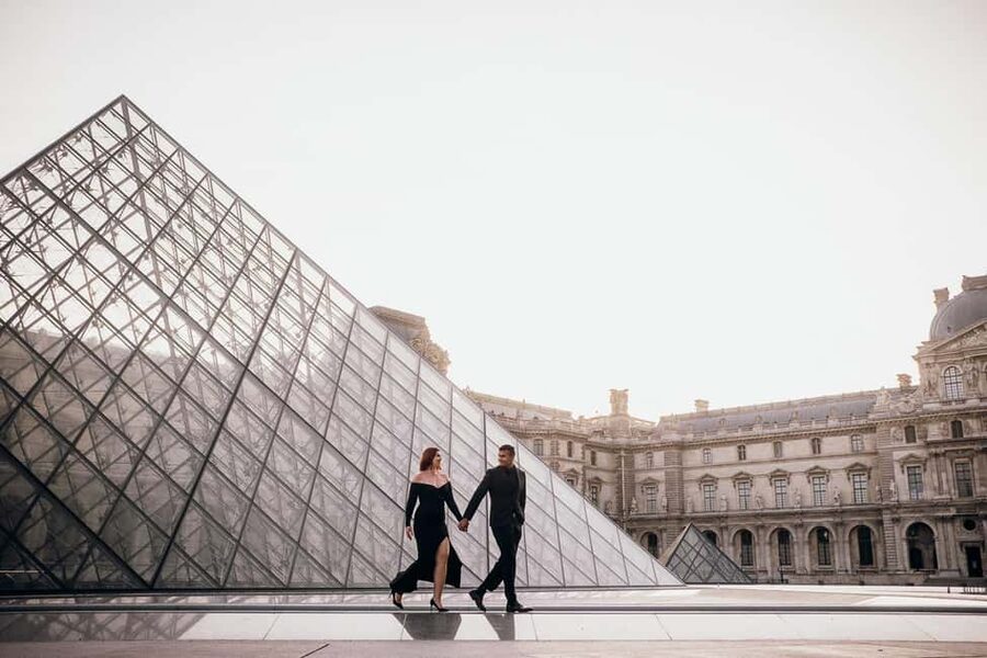 Paris: Private Eiffel Tower Photoshoot for Couples & Family - Price and Value: Why $159 for Up to 5 Can Make Sense