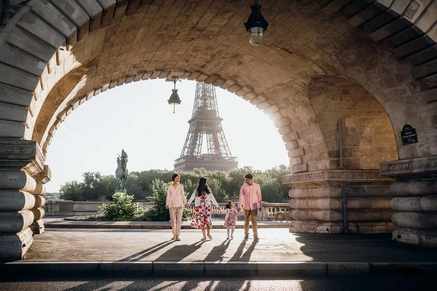 Paris: Private Eiffel Tower Photoshoot for Couples & Family - Who This Photoshoot Suits Best (And Who Might Skip It)