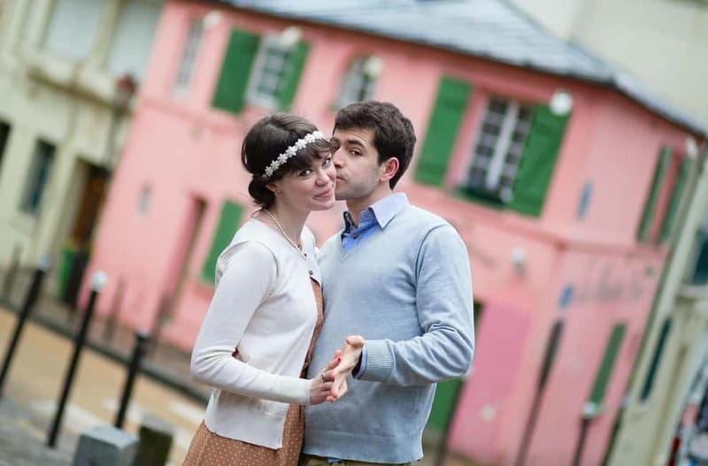 Paris: Private Montmartre Photoshoot with Parisian Charm - Why a private Montmartre shoot beats a selfie run