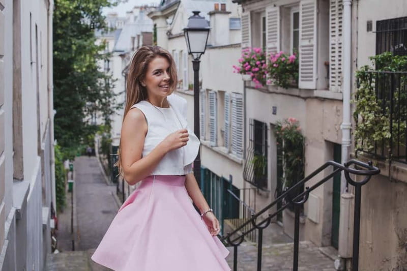 Paris: Private Montmartre Photoshoot with Parisian Charm - La Maison Rose to the cobbled lanes: your “Paris in one walk” stretch