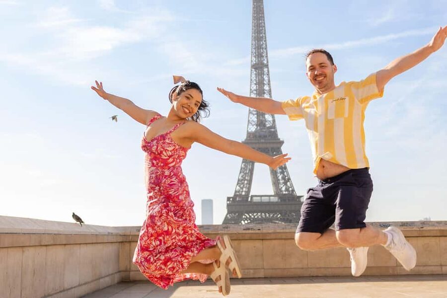 Paris: Private Photoshoot at the Eiffel Tower - Why this private Eiffel Tower shoot works (even if you hate photos)