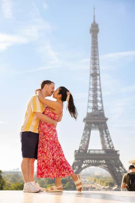 Paris: Private Photoshoot at the Eiffel Tower - Price and value: $41 per group up to 8