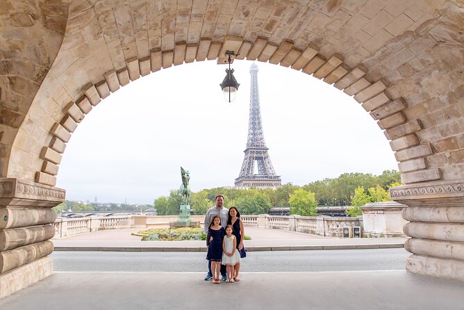 Paris Private Photoshoot Experience - Stop: Eiffel Tower Gardens, Fountains, Bridge, and River Framing
