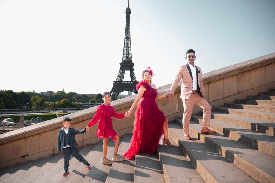 Paris: Private Photoshoot Near the Eiffel Tower - What This Eiffel Tower Photoshoot Really Offers