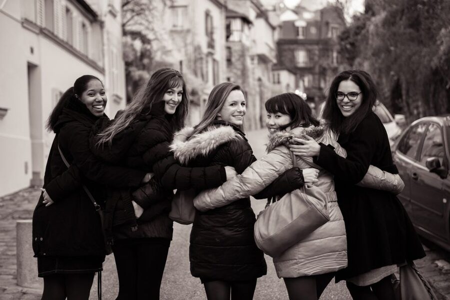 Paris: Private Professional Photo Shoot - Crowds and Weather: Staying Calm When Paris Gets Real