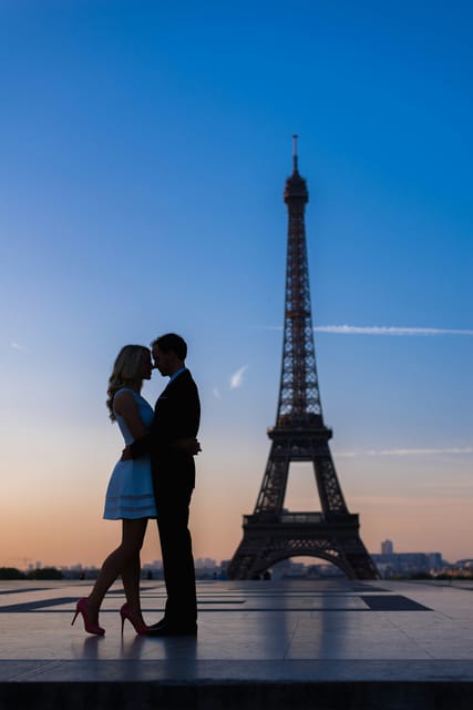 Paris : Private Professional Photoshoot at the Eiffel Tower - Avenue de Camoëns: variety without losing the Eiffel mood