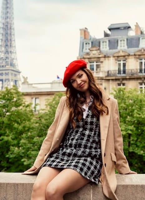 Paris : Private Professional Photoshoot at the Eiffel Tower - Packages and photo counts: choose based on how many outfits and locations you want