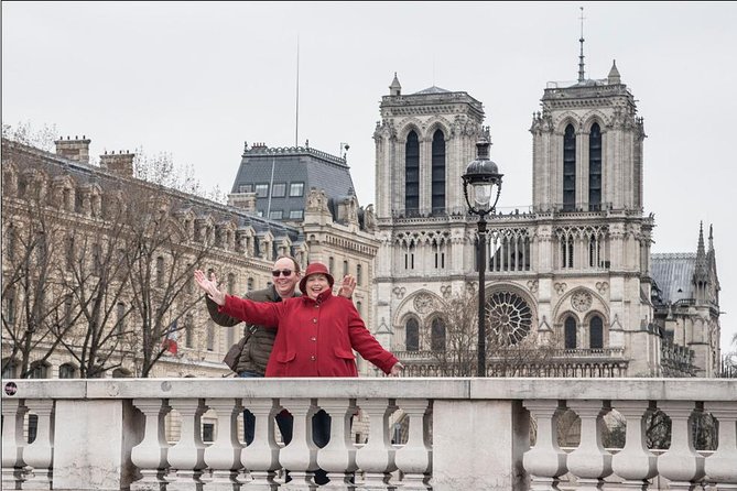 Paris Private Walking Tour with a Personal Photographer - How the photographer turns you into better photos