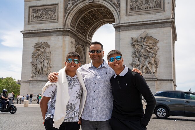 Paris: Professional Photoshoot at the Arc de Triomphe - Price and value: what $80 per group buys you