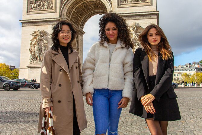 Paris Professional Photoshoot at the Arc de Triomphe - What the photographer actually does (so you don’t waste time guessing)
