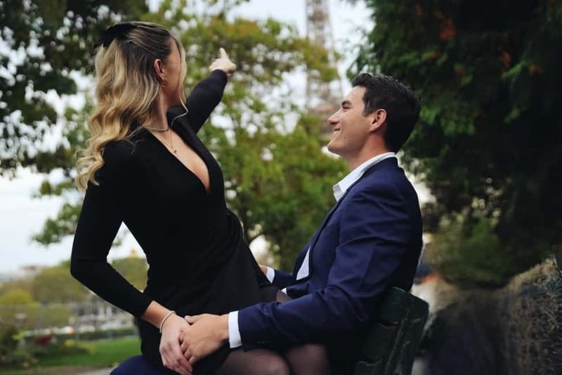 Paris: Professional Photoshoot by the Eiffel Tower - Why an Eiffel Tower photoshoot feels easier with live direction