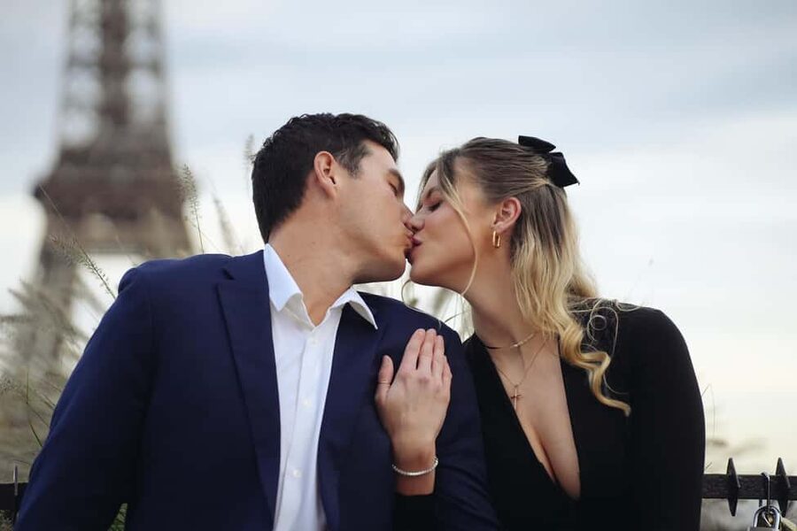 Paris: Professional Photoshoot by the Eiffel Tower - Practical tips so your photos look like you planned them