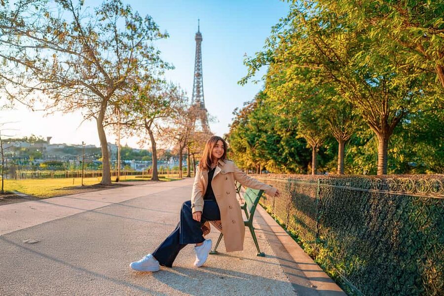Paris: Professional Photoshoot with the Eiffel Tower - The 30-Minute to 1-Hour Flow: How the Session Usually Plays Out