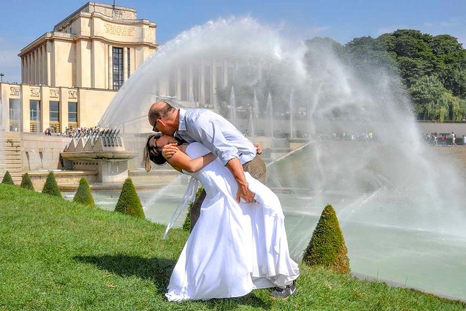 Paris Renew Your Wedding Vows Experience with Professional Photographer - Guests, Group Size, and Family-Friendly Moments
