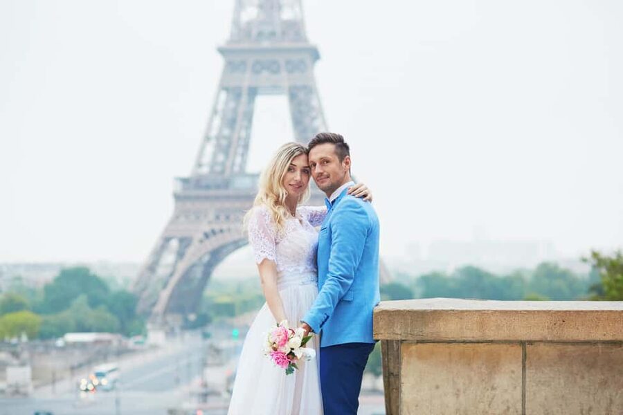 Paris: Romantic Couple Photoshoot (with flower bouquet!) - Should you book this Eiffel Tower couple photoshoot?